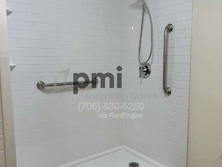 319 Oak Ave #B — Photo 8