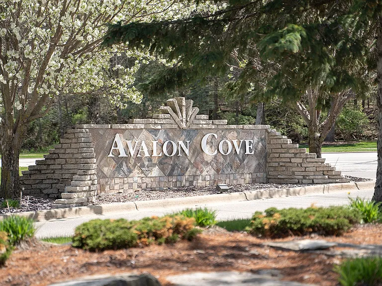 Avalon Cove Townhomes — Photo 16