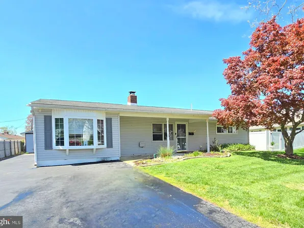 5 Copper Beech Ln, Levittown, PA 19055