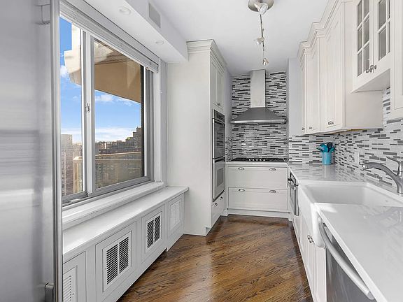 4th image of 300 E 74th St APT 36G