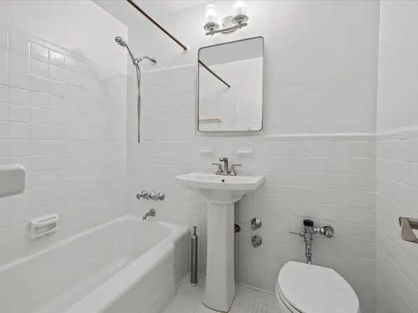 629 Kappock Street image 9 of 12