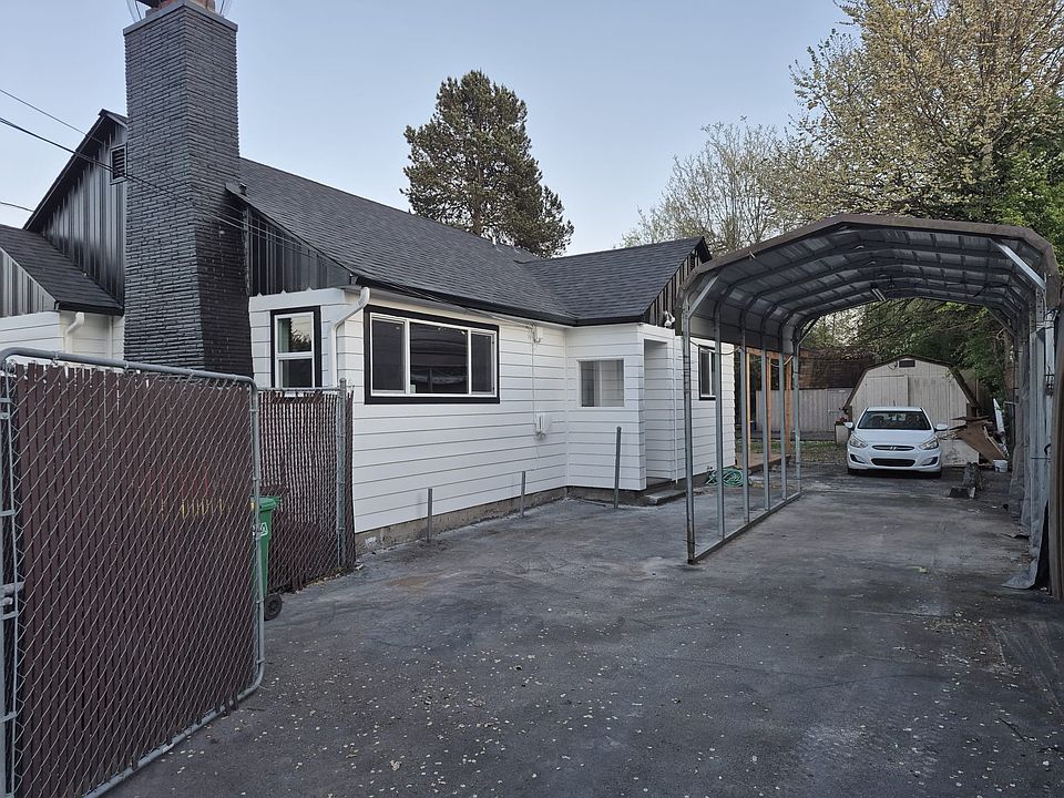 Private drive in entrance with covered car parking
