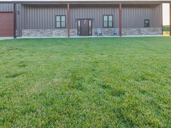 743 N 1100th St, Shobonier, IL 62885