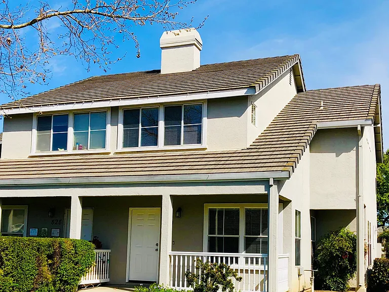 830 E Dana St — Photo 1
