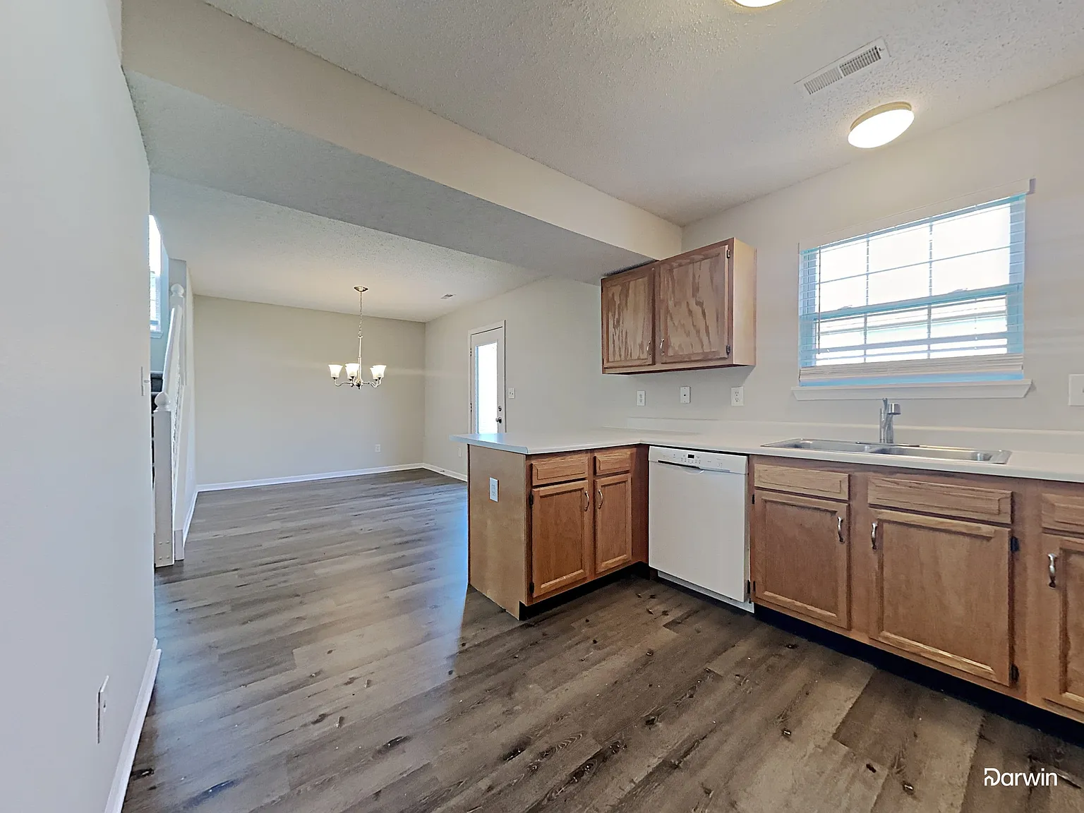 3 bed, 2.5 bath, 1690 sqft, $2,085 — Photo 2