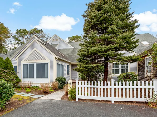 4 Gold Leaf Lane, Mashpee, MA 02649