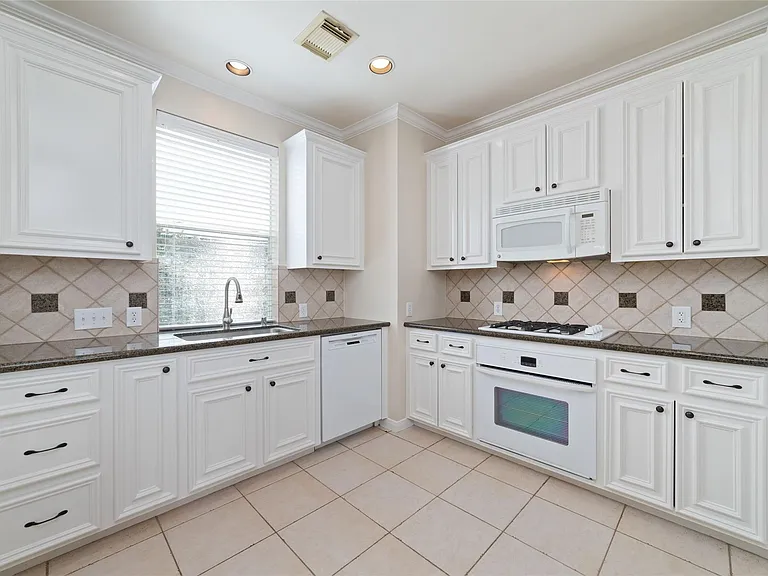 2256 La Branch St — Photo 15