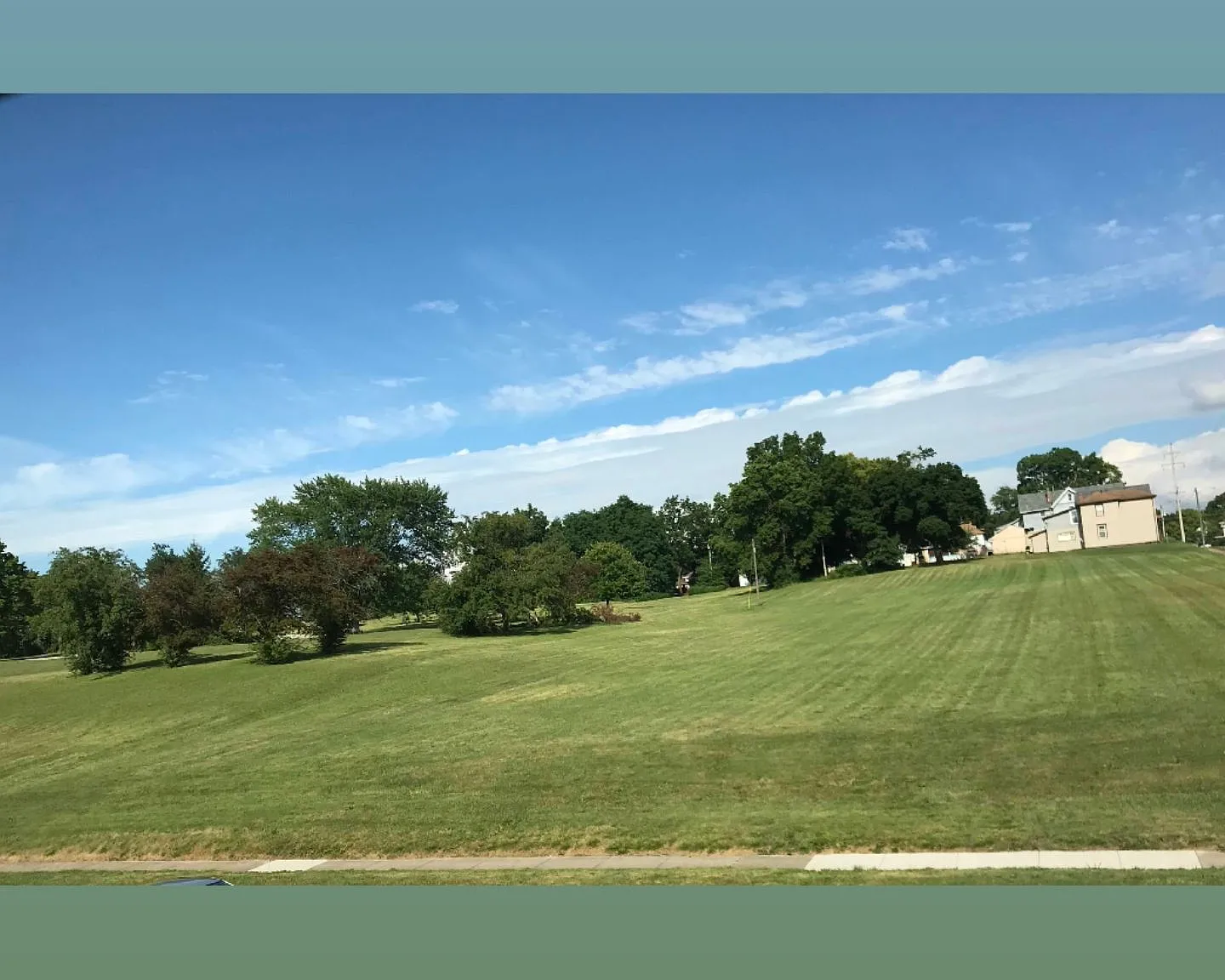 3 bed, 1.5 bath, 1456 sqft, $1,350 — Photo 1