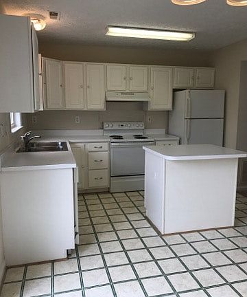 3rd image of 10510 Guilderland Ct
