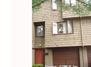 32 Towne House Rd, Hamden, CT 06514