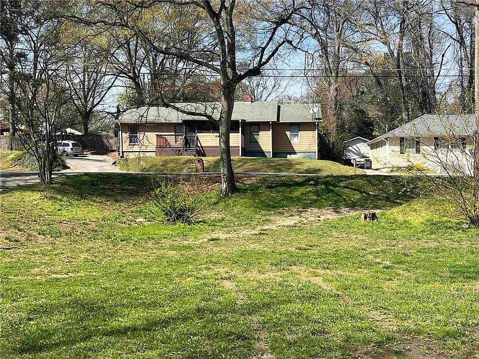 2nd image of 436 Roosevelt Cir #7