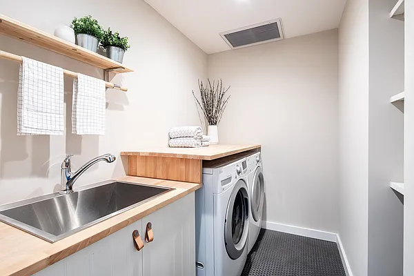 Sold by Compass | media 10