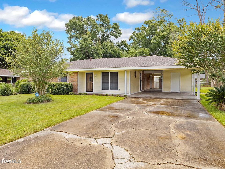 1st image of 165 Radcliffe Dr