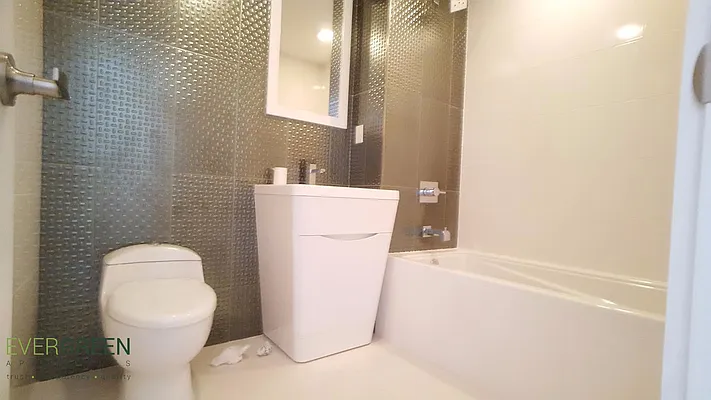 Rented by Evergreen Apartments BK | media 18