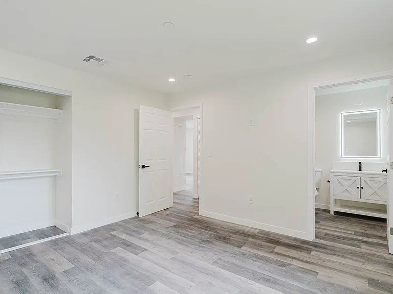 7732 1/2 Etiwanda Ave — Photo 13