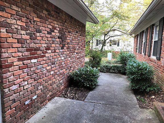 5th image of 263 Brookwood Dr