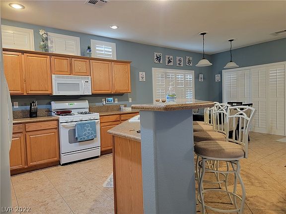 5th image of 1704 Logan Valley Ln