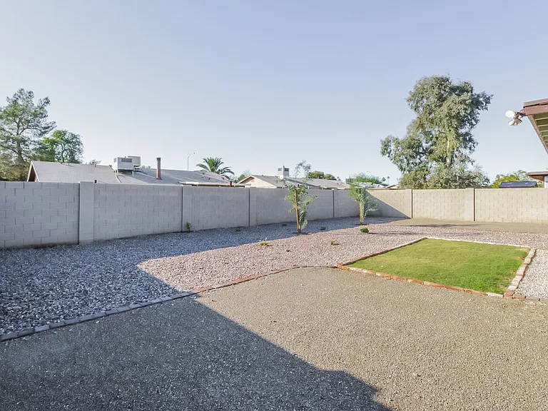 2641 E Isabella Ave — Photo 16