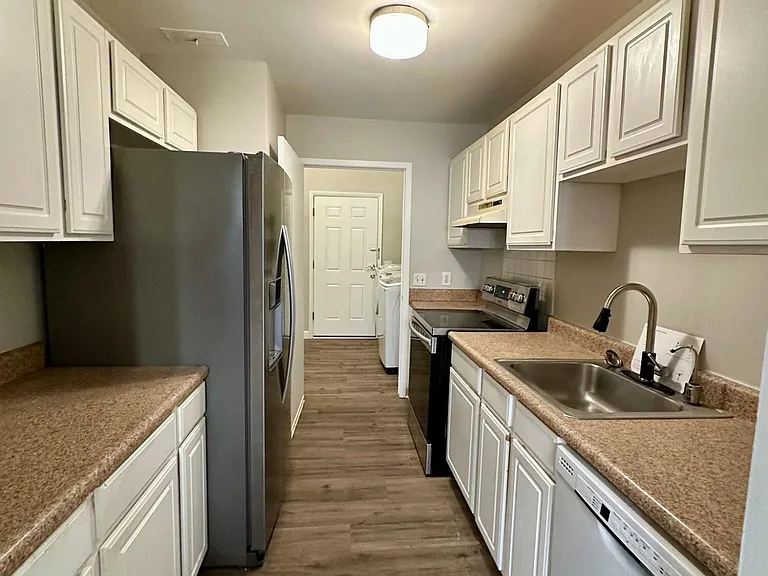 795 Watersedge Dr — Photo 19