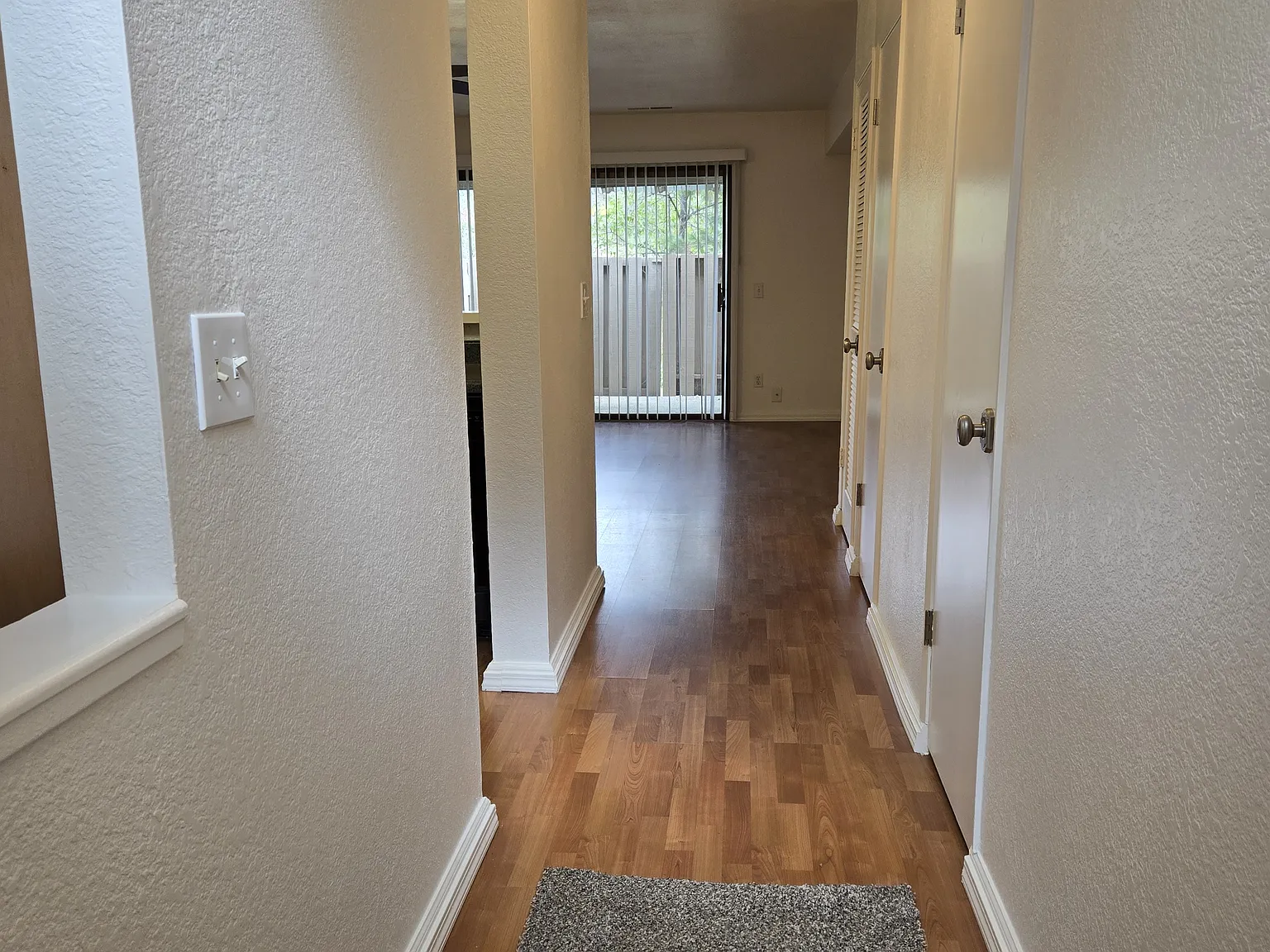 2 bed, 1.5 bath, 905 sqft, $2,300 — Photo 3