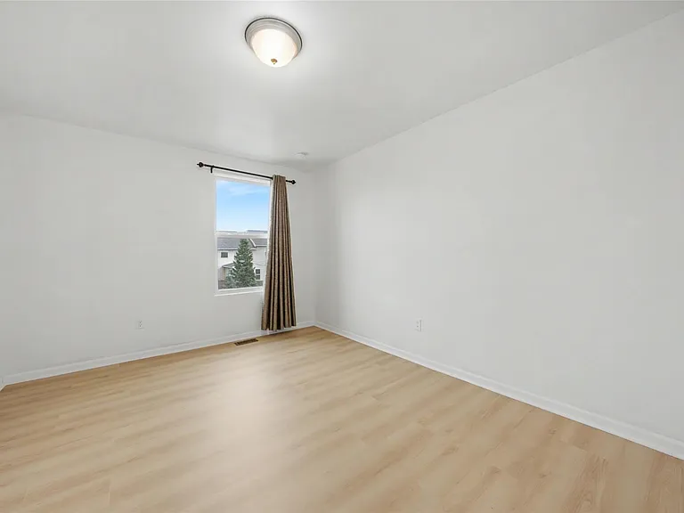 49184 Gracechurch Rd — Photo 35