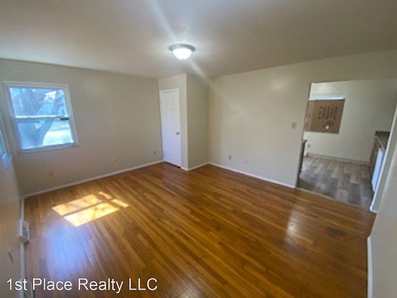 4th image of 1506 Elmore Ave