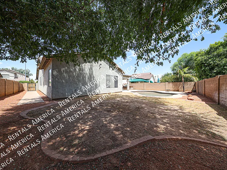 2211 W Olive Way — Photo 43