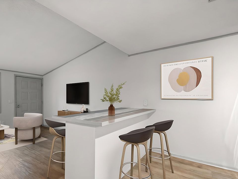 Retreat at Indian Lake - Living Room & Kitchen