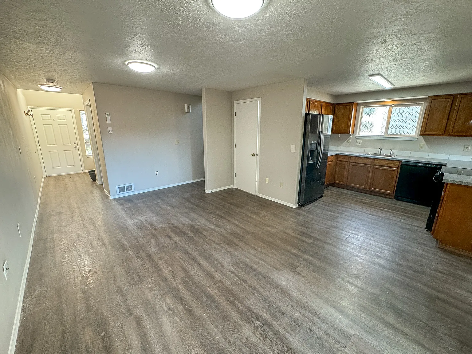 2 bed, 1.5 bath, 1325 sqft, $1,695 — Photo 3