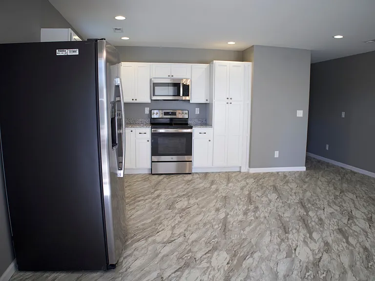 404 Hunters Cir #A — Photo 3