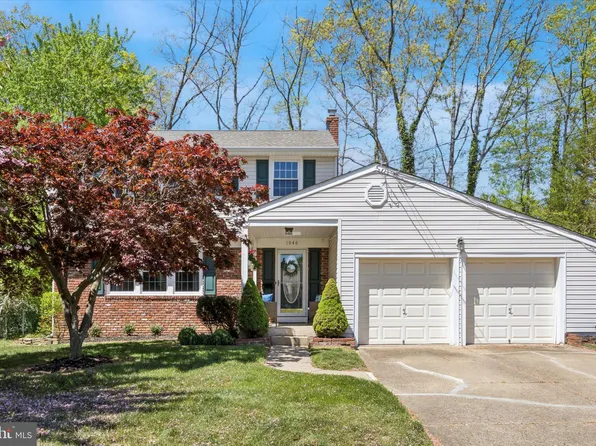 1046 Standish Dr, Turnersville, NJ 08012