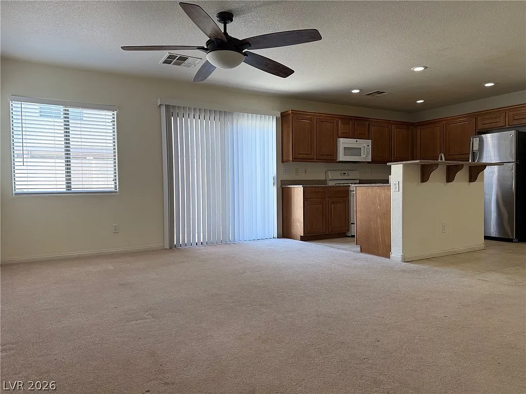 3 bed, 2.5 bath, 1457 sqft, $1,700 — Photo 3