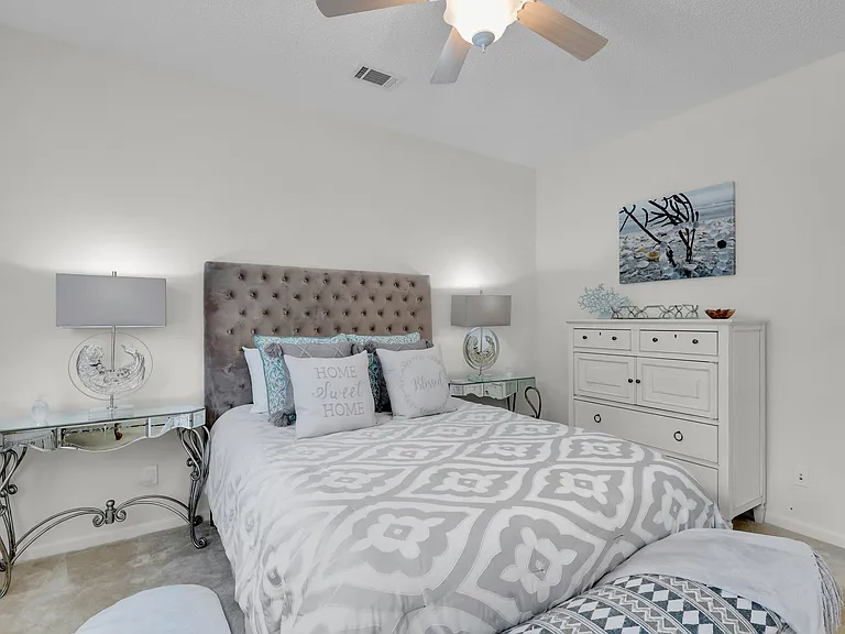 guest bedroom with luxurious Queen bed