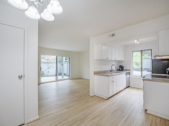 3rd image of 1925 46th Ave APT 71