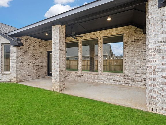 3rd image of 414 Hillview Nature Dr