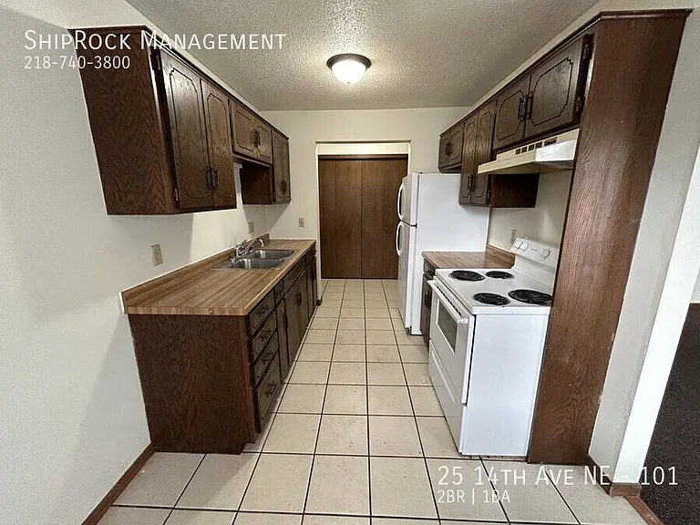 25 14th Ave NE #101 — Photo 2