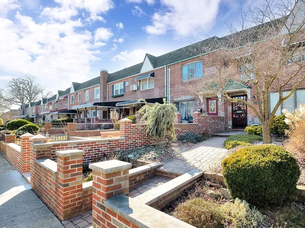 6012 78th St, Middle Village, NY 11379