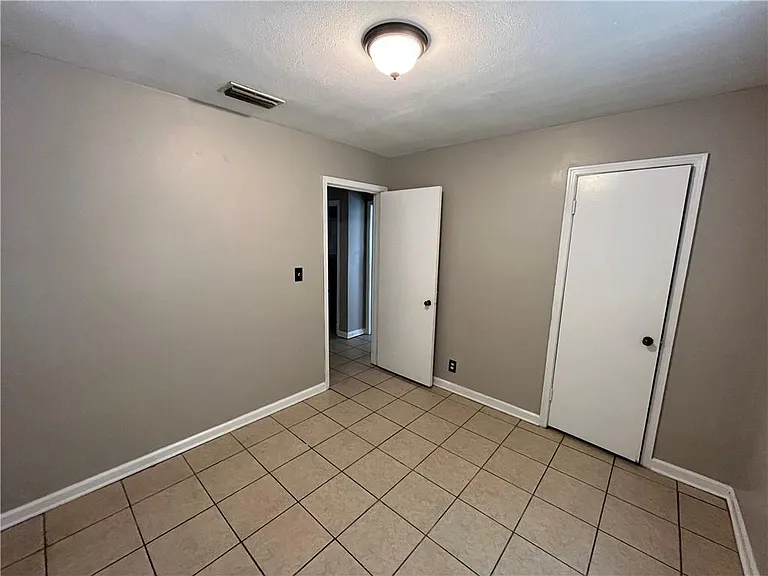 2408 N McVay Dr — Photo 8