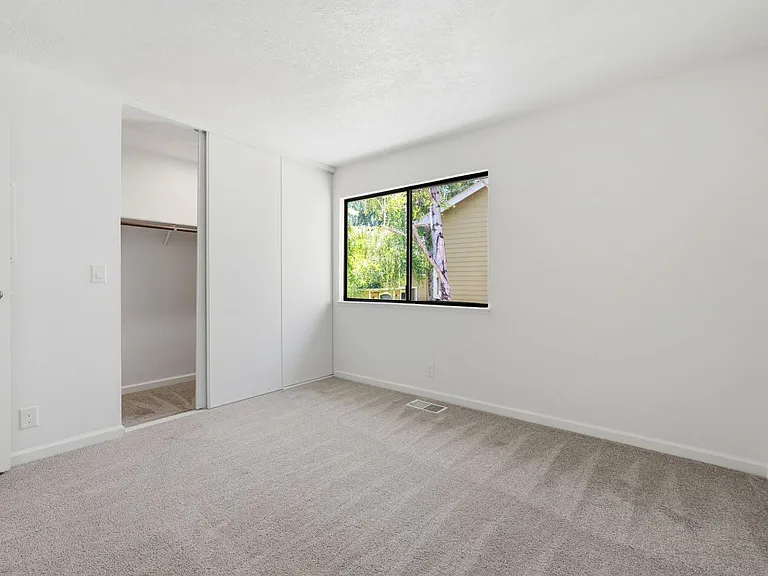 721 Center Ave — Photo 21