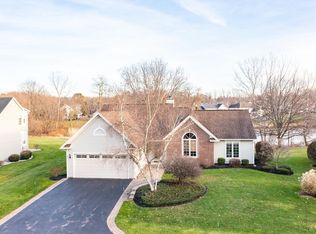 12 Niblick Ct, Penfield, NY 14526