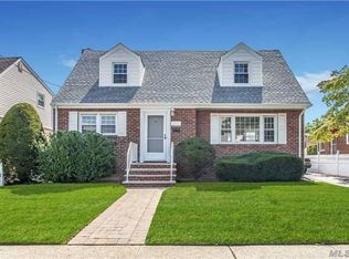 477 Emersen Pl, Valley Stream, NY 11580