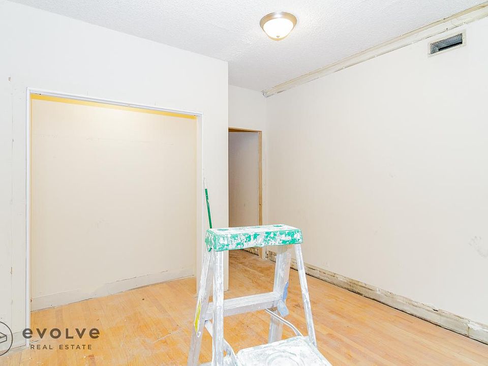 2nd image of 3517 N Racine Ave #3523E1