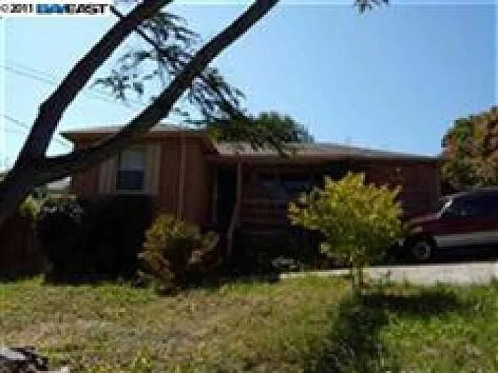688 Renfrew Rd photo 1