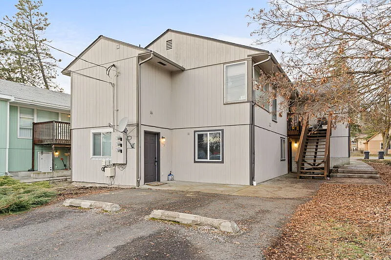 2 bed, 1.0 bath, $1,050 — Photo 1
