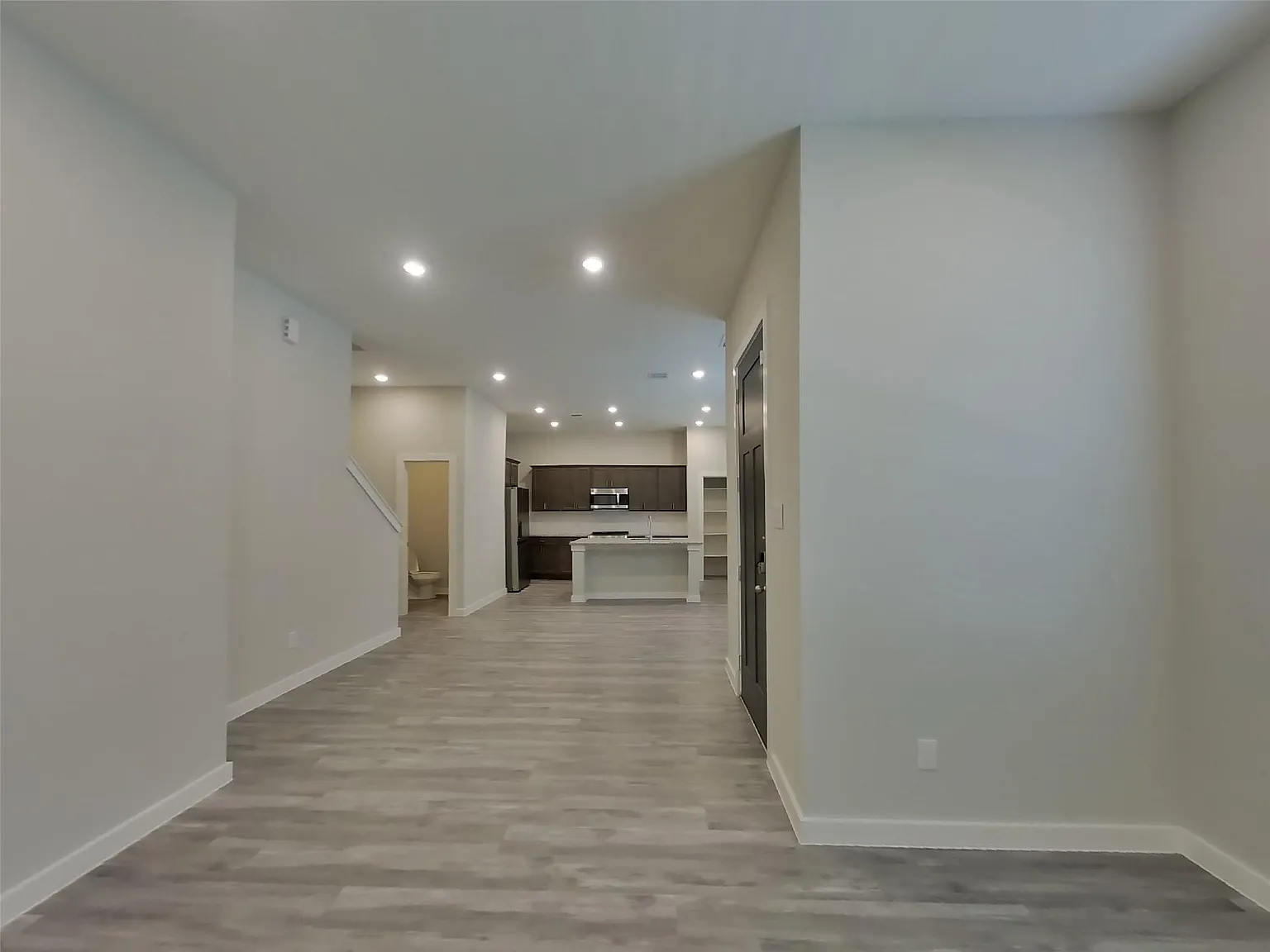 4 bed, 2.5 bath, 2004 sqft, $2,579 — Photo 2