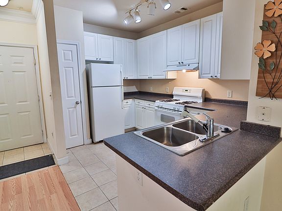 4th image of 501 Hungerford Dr APT 166