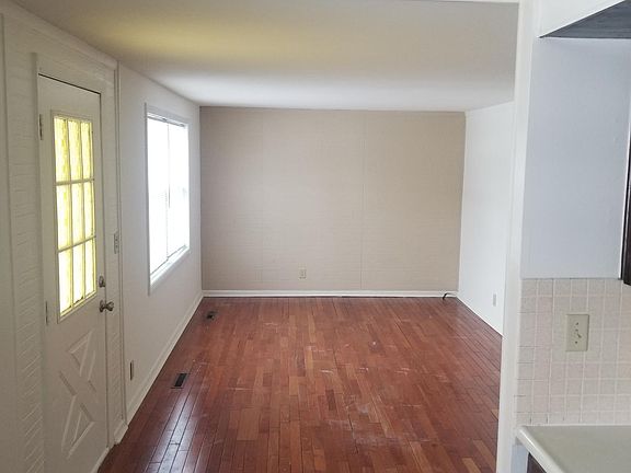 5th image of 717 Jackson Ave