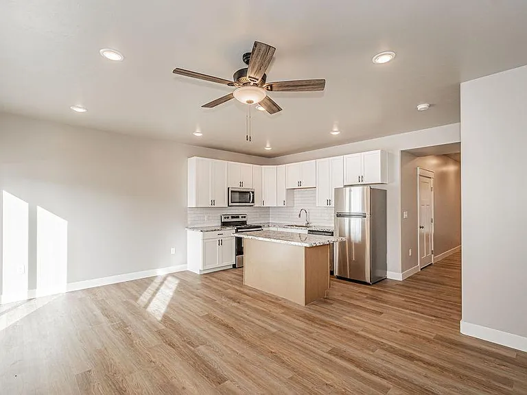 380 S 3 W #203 — Photo 38
