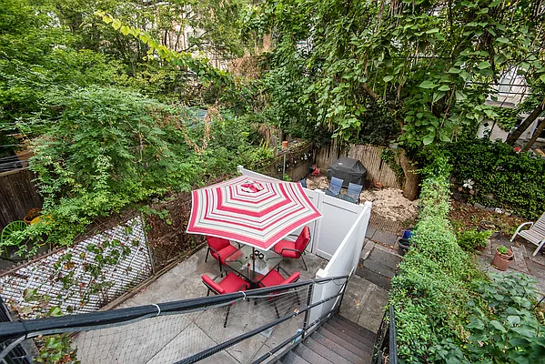 Sold by Compass | media 17