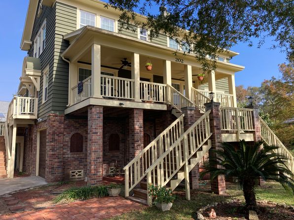 202 Meadowlawn Ave